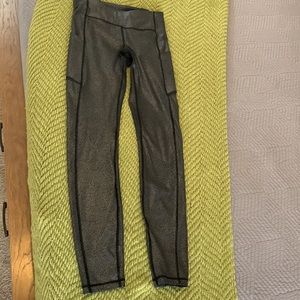 Lululemon Speed Up Tight Foil 28" in black foil size 4